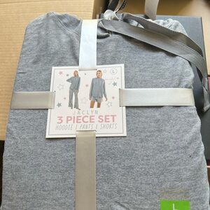 NWT LADIES LOUNGE PANTS/short set! It’s a size large! Smoke free home!